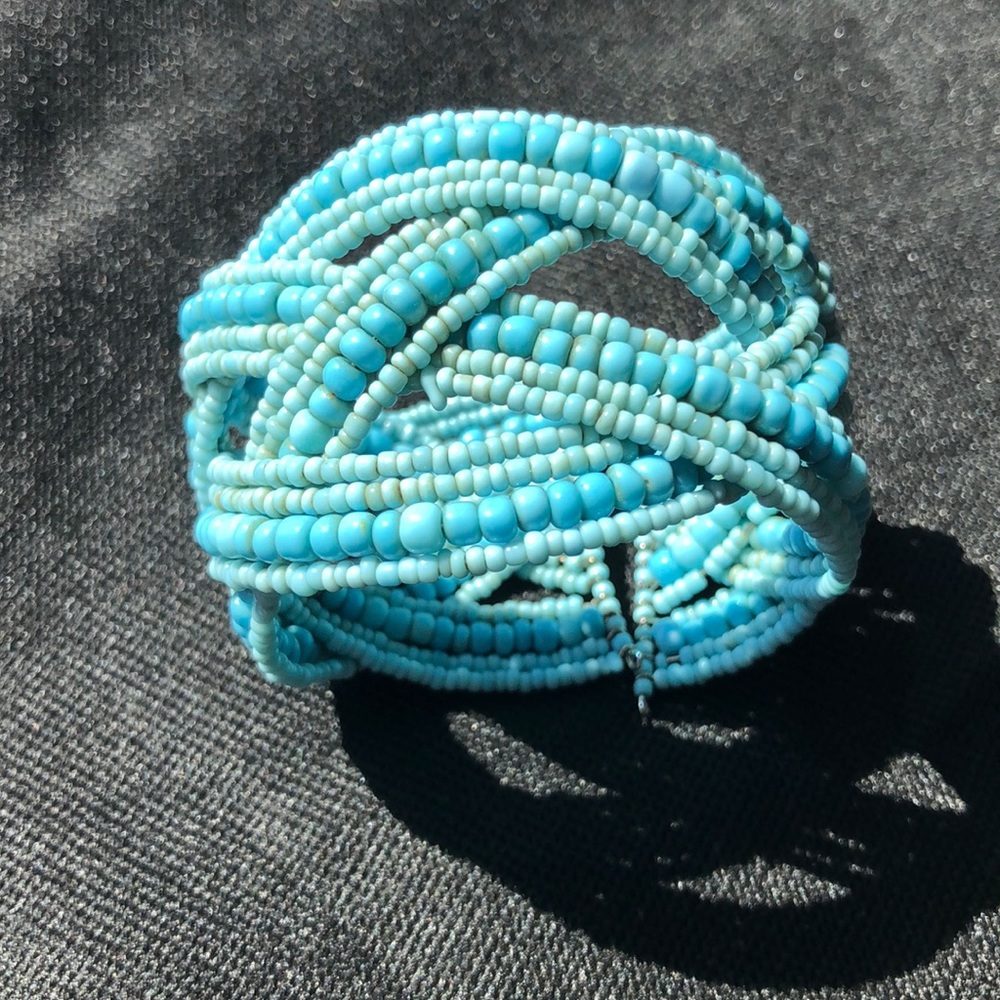 Turquoise bead bracelet